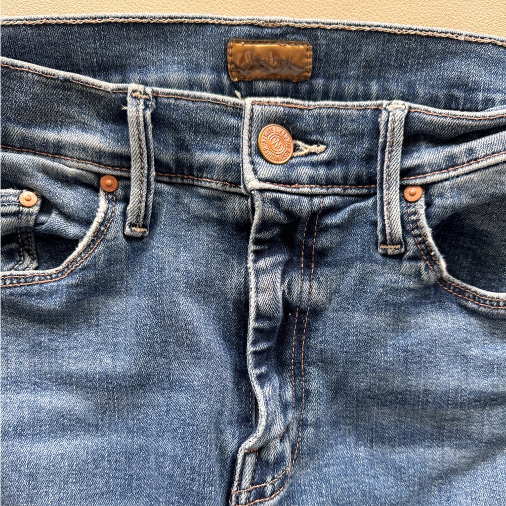 MOTHER The Weekender Fray Mid-Rise Flare Jeans Walking On Coals Size 27 $248 - Picture 5 of 11